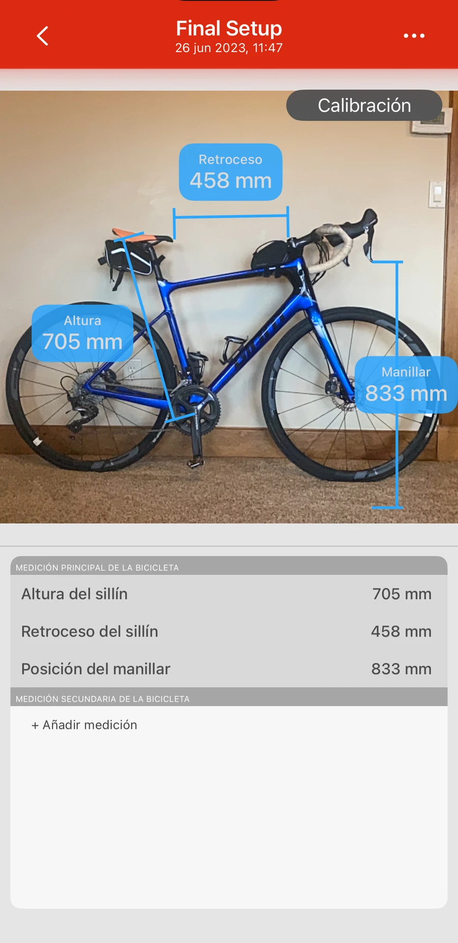 La pantalla de medición de la bicicleta en Bike Fast Fit Elite: una bicicleta fotografiada con la altura del sillín, el retroceso del sillín y la posición del manillar marcados y listados