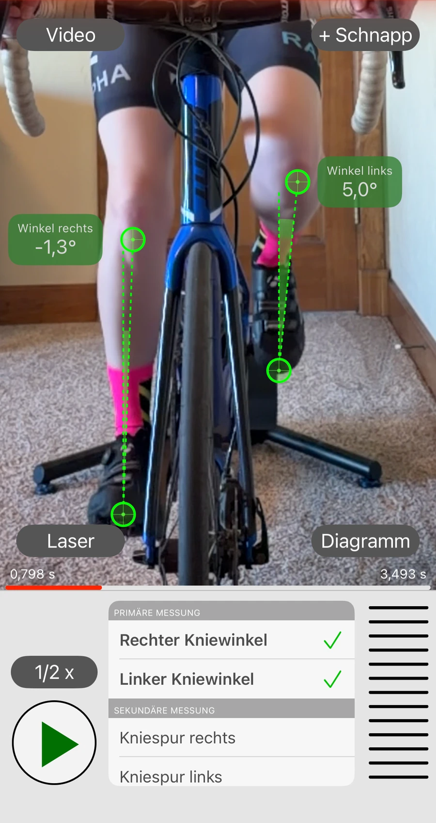 Die Frontansicht-Aufzeichnung in Bike Fast Fit Elite trackt einen Fahrer frontal, mit Kniewinkeln für links und rechts an beiden Beinen