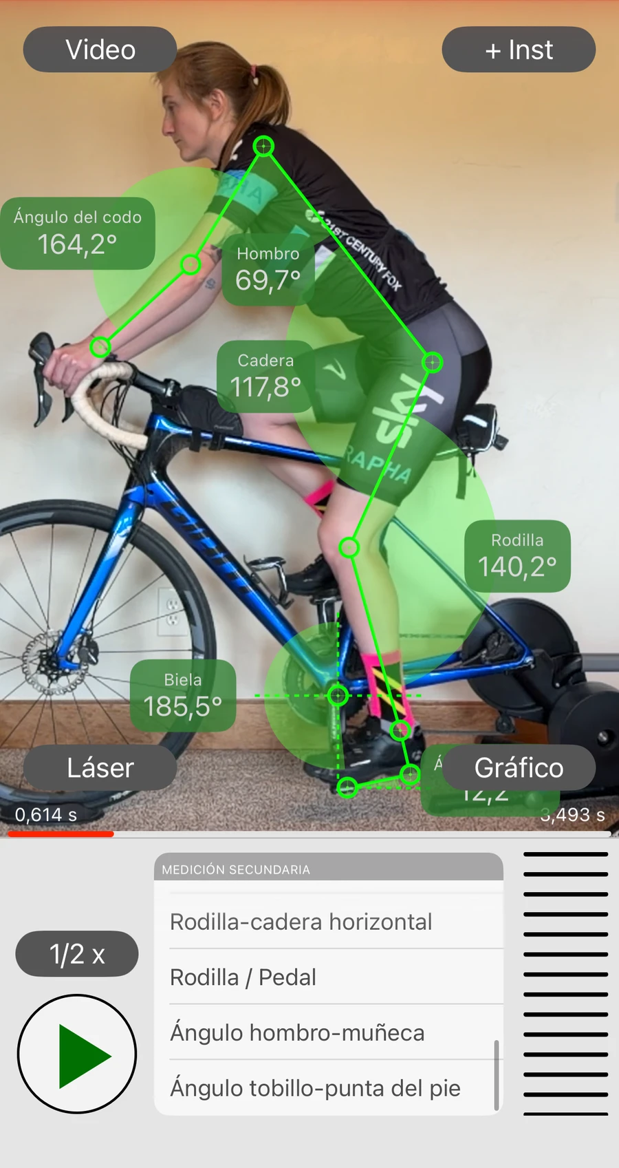 Bike Fast Fit Elite muestra seis ángulos a la vez en un ciclista rastreado, codo, hombro, cadera, rodilla, posición de la biela y pie, con la lista de mediciones secundarias abierta debajo