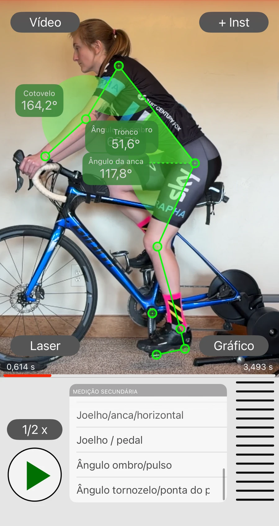 A Bike Fast Fit Elite mostra seis ângulos ao mesmo tempo num ciclista seguido pela app, cotovelo, ombro, anca, joelho, posição da pedivela e pé, com a lista de medições secundárias aberta por baixo