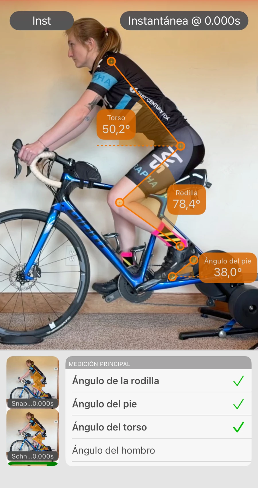 Una instantánea de Bike Fast Fit Elite en el segundo cero con los ángulos de torso, rodilla y pie medidos sobre el cuadro congelado, y la miniatura de una segunda instantánea al lado