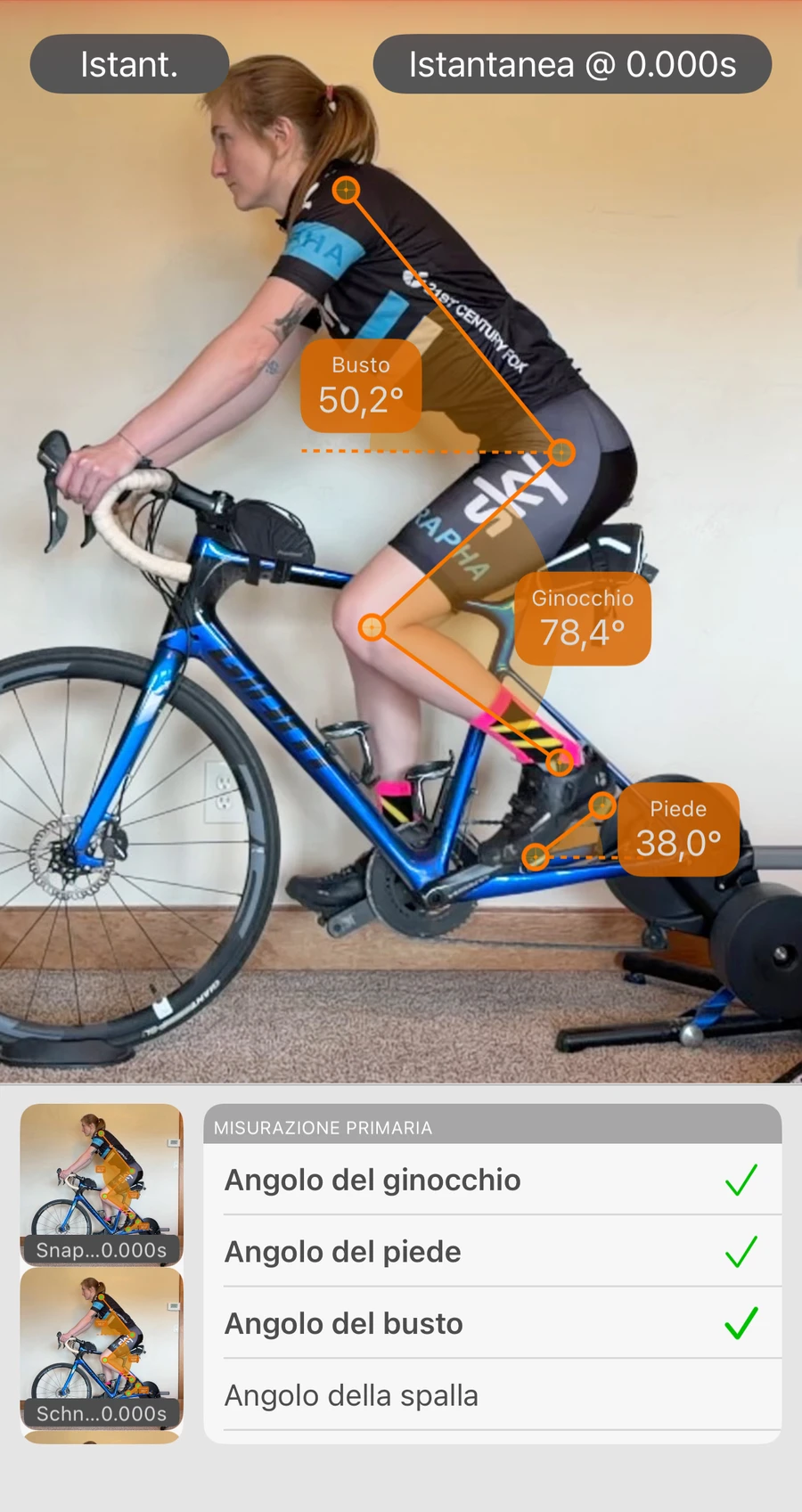 Un'istantanea di Bike Fast Fit Elite a zero secondi con gli angoli di busto, ginocchio e piede misurati sul fotogramma congelato, e la miniatura di una seconda istantanea a fianco