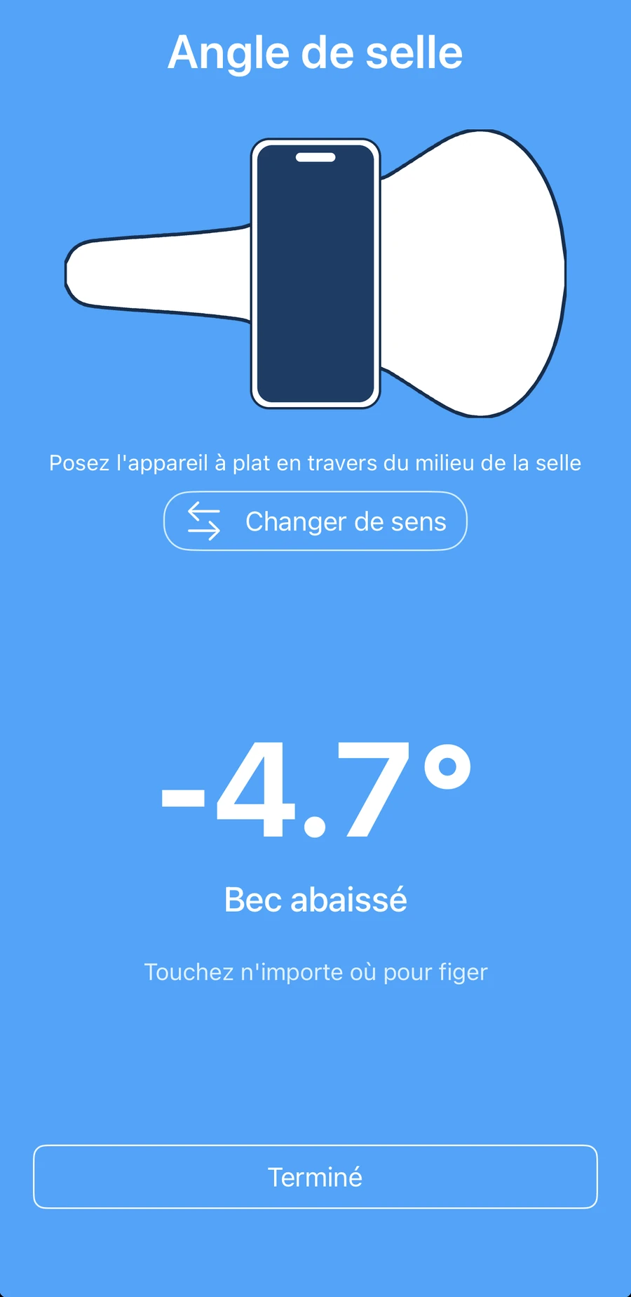 L'outil d'angle de selle dans Bike Fast Fit EZ affichant l'inclinaison en degrés, bec vers le haut ou bec vers le bas, avec un schéma du téléphone posé à plat sur la selle